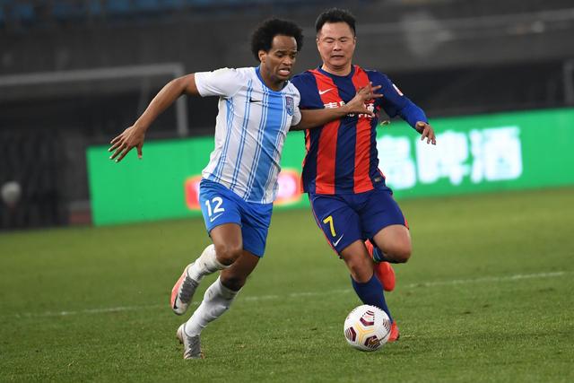 英超-加克波破门萨拉赫制胜 利物浦2-1布莱顿